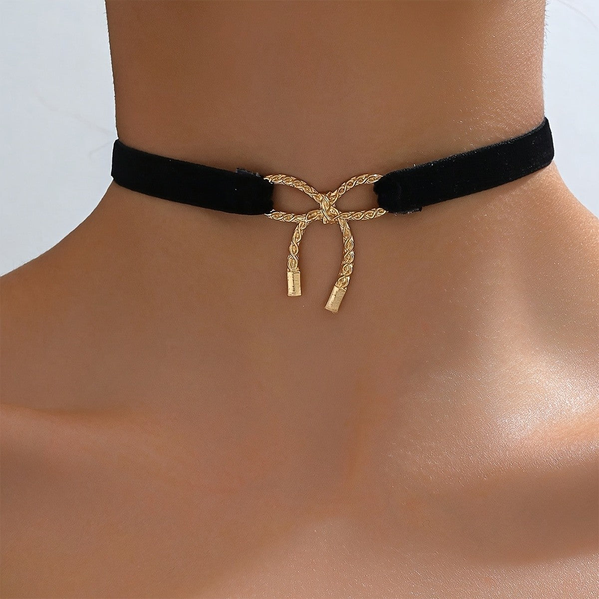 Twisted Bow Velvet Choker