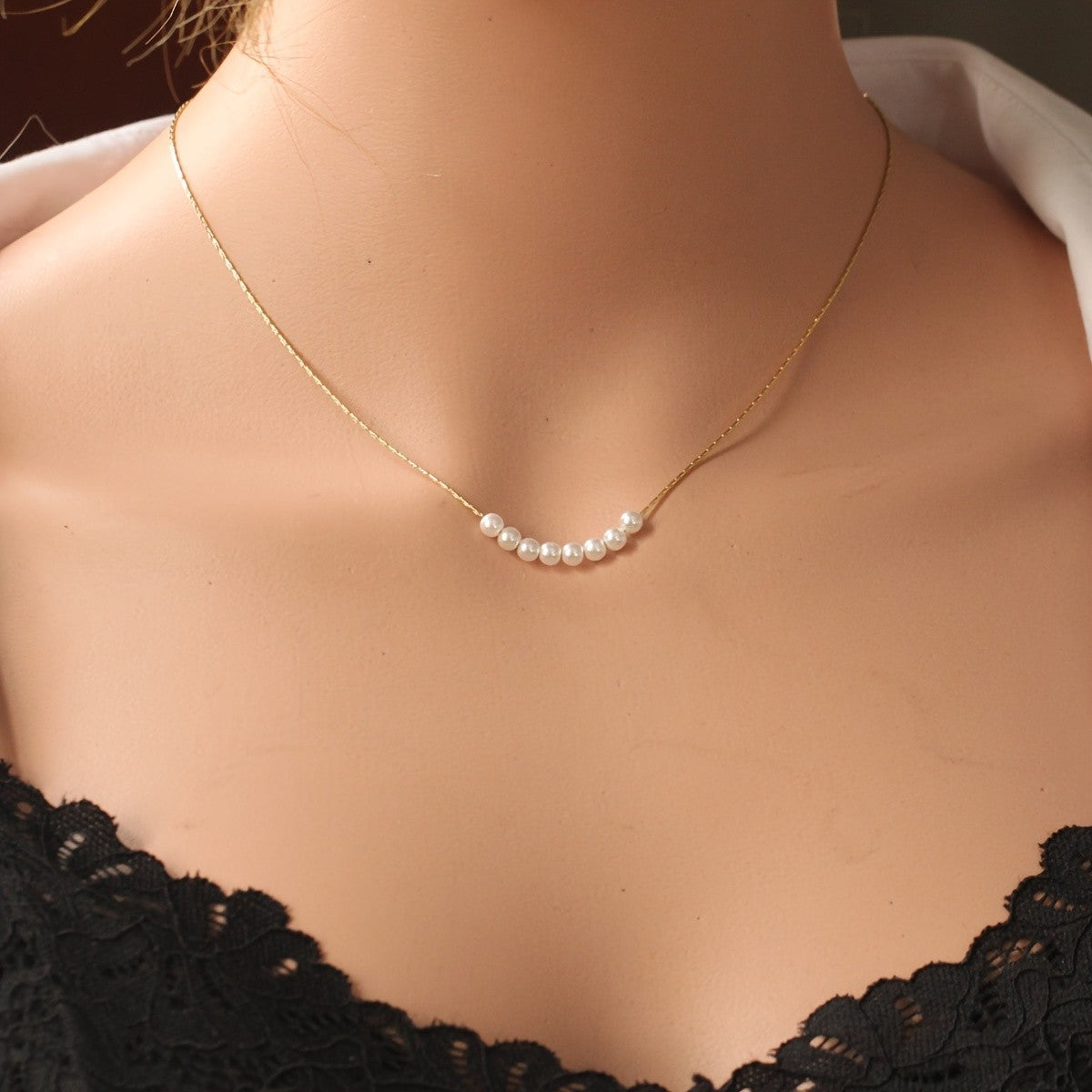 Curved Pearl Bead Necklace