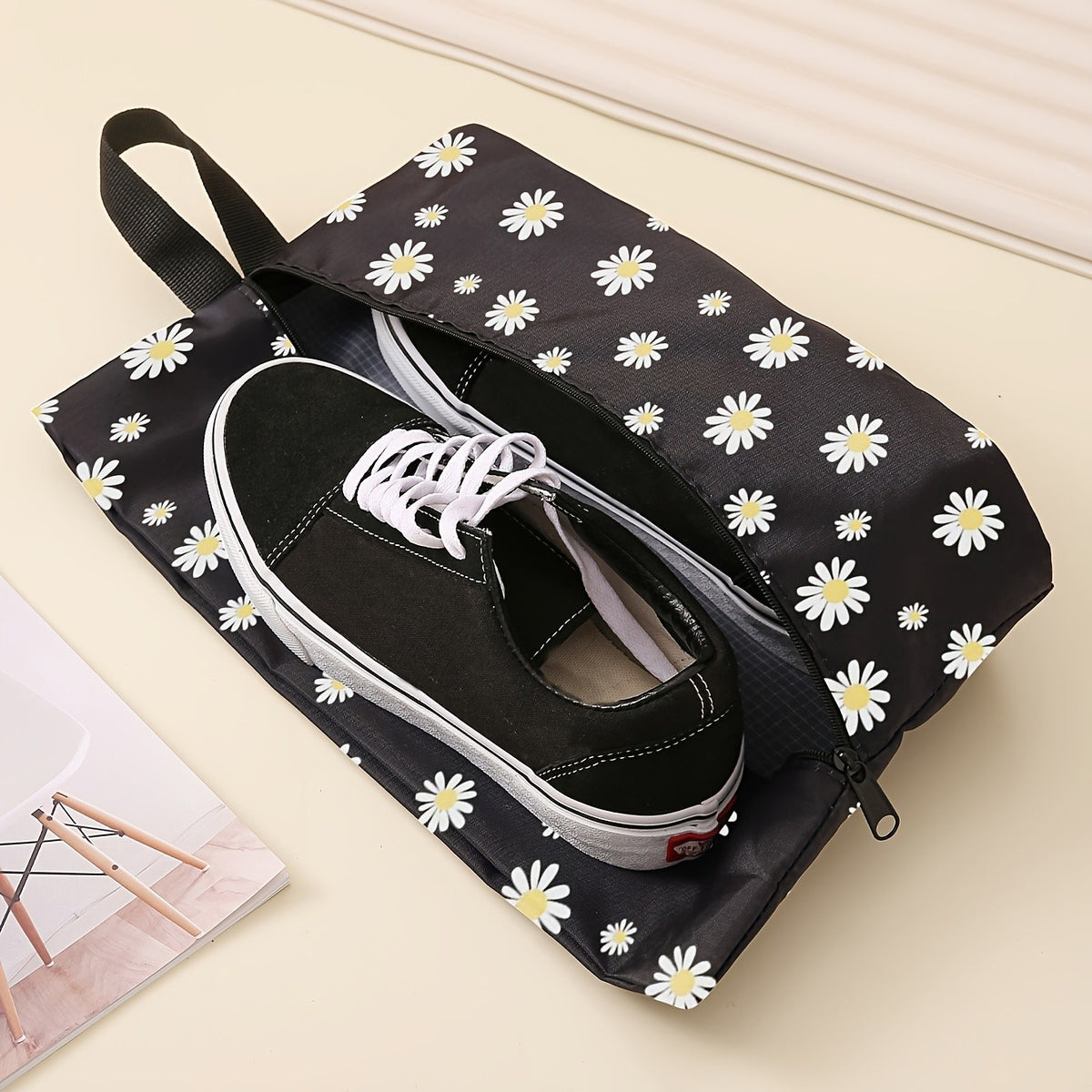 Daisy Print Shoe Bag