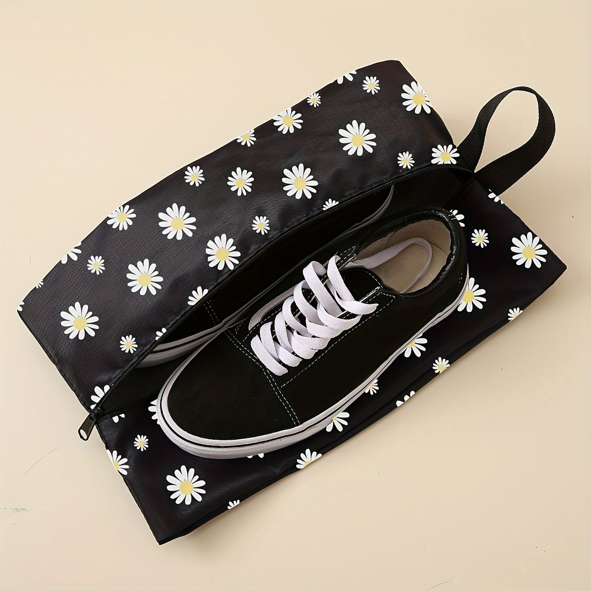 Daisy Print Shoe Bag