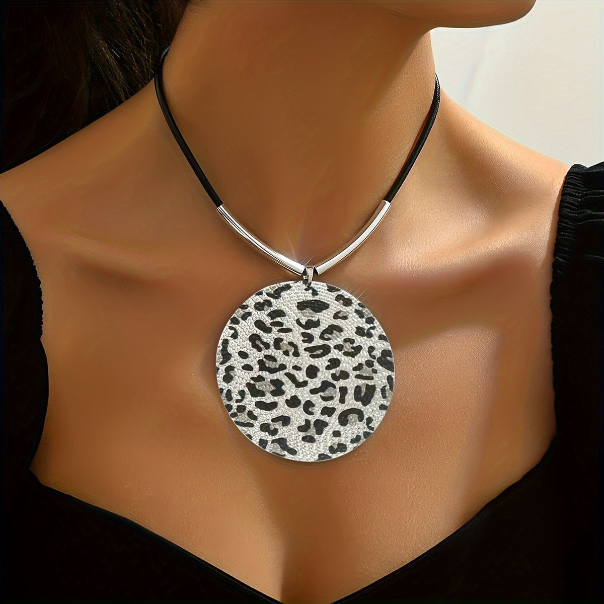 Leopard Print Round Pendant Necklace