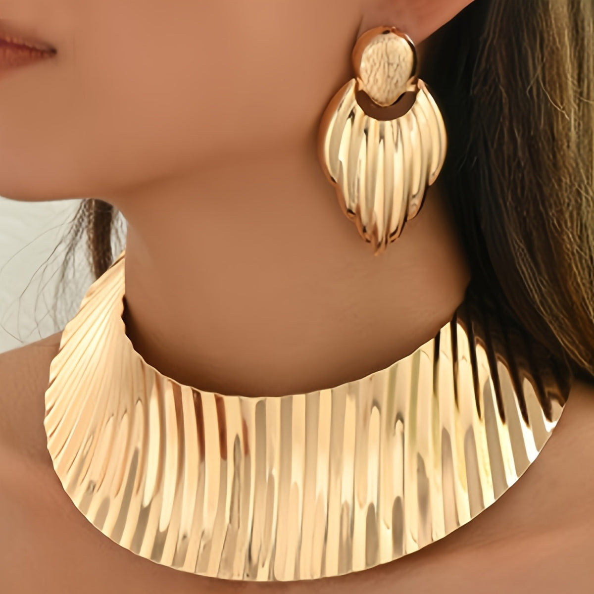 Ribbed Collar Necklace & Earring Set