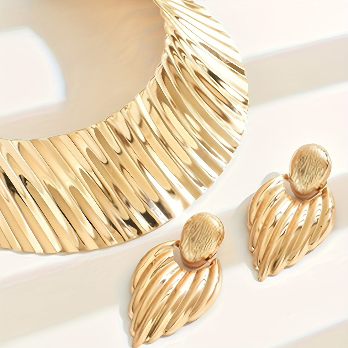 Ribbed Collar Necklace & Earring Set