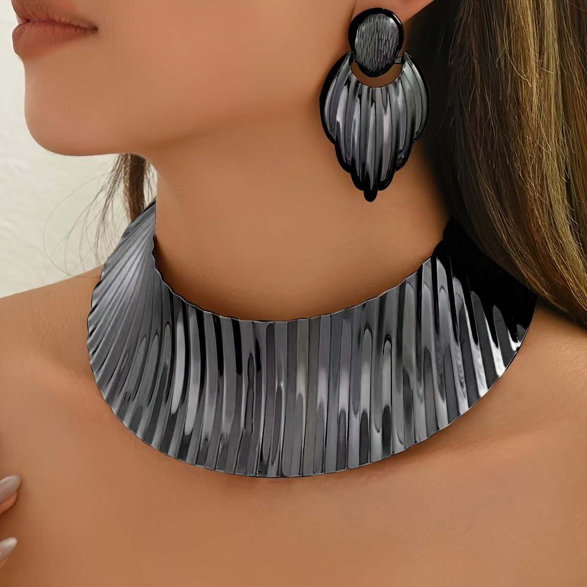 Ribbed Collar Necklace & Earring Set