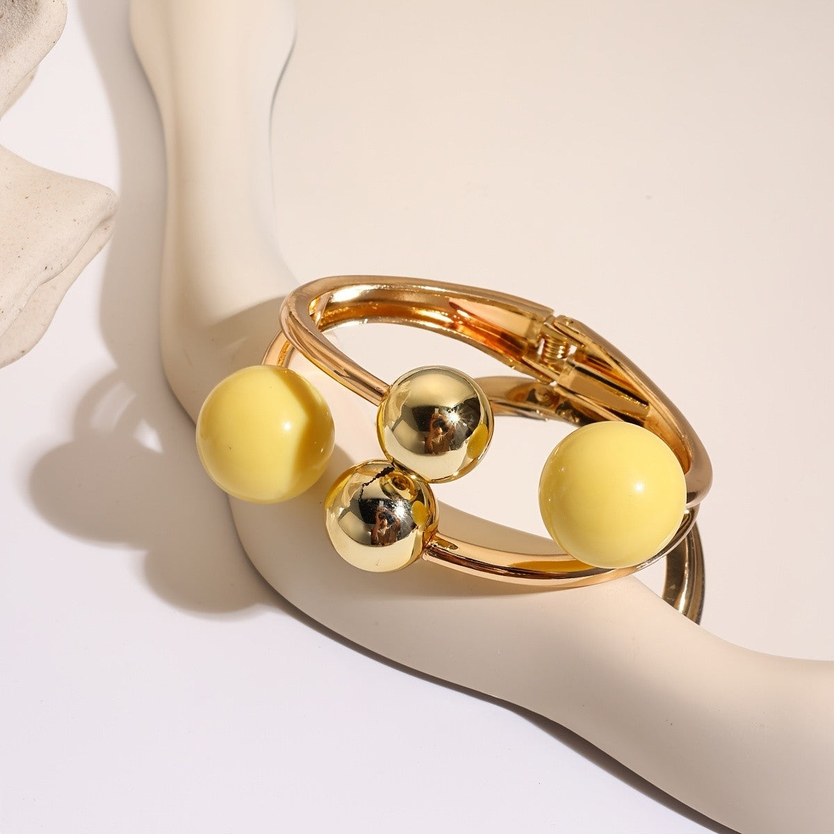 Colorful Resin Ball Hinged Bracelet