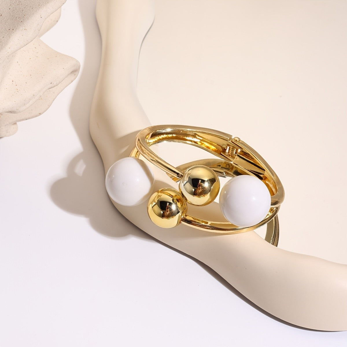 Colorful Resin Ball Hinged Bracelet