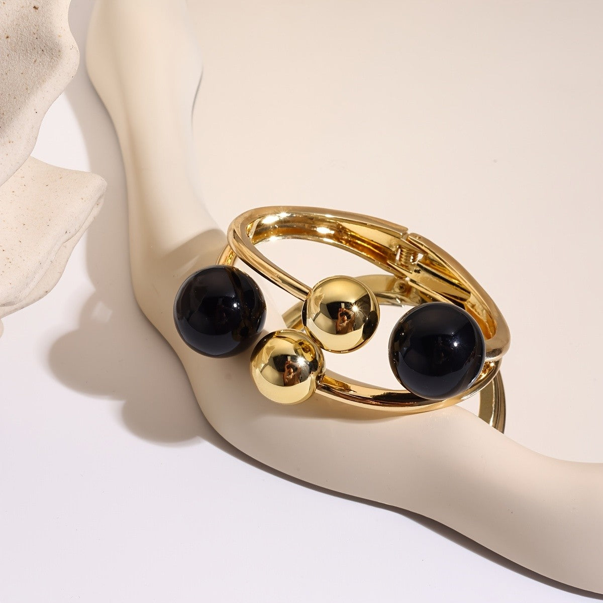 Colorful Resin Ball Hinged Bracelet
