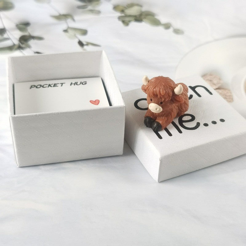 Highland Cow Pocket Hug Box