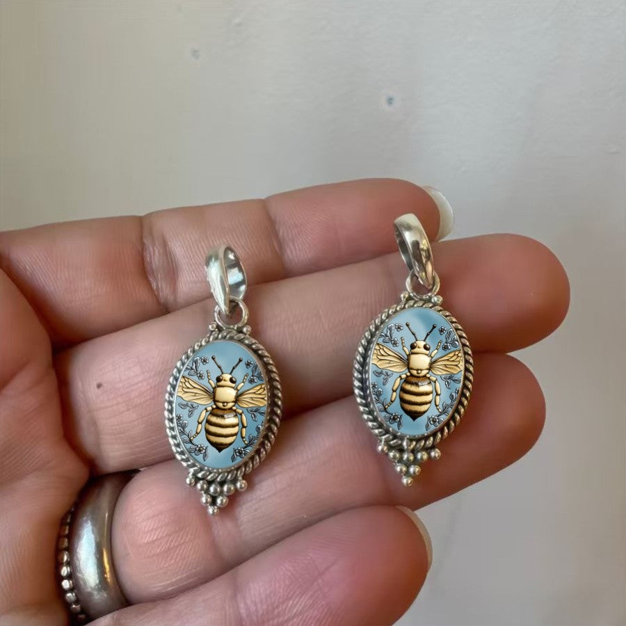 Bee & Vine Oval Pendant Necklace