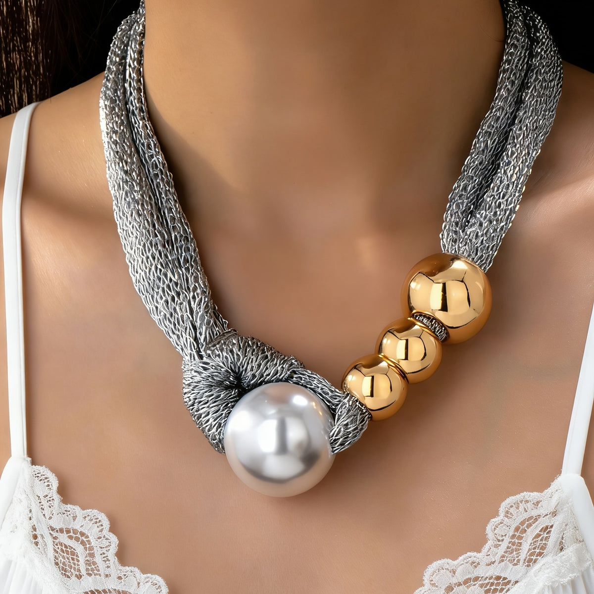 Mesh Knot Pearl Necklace