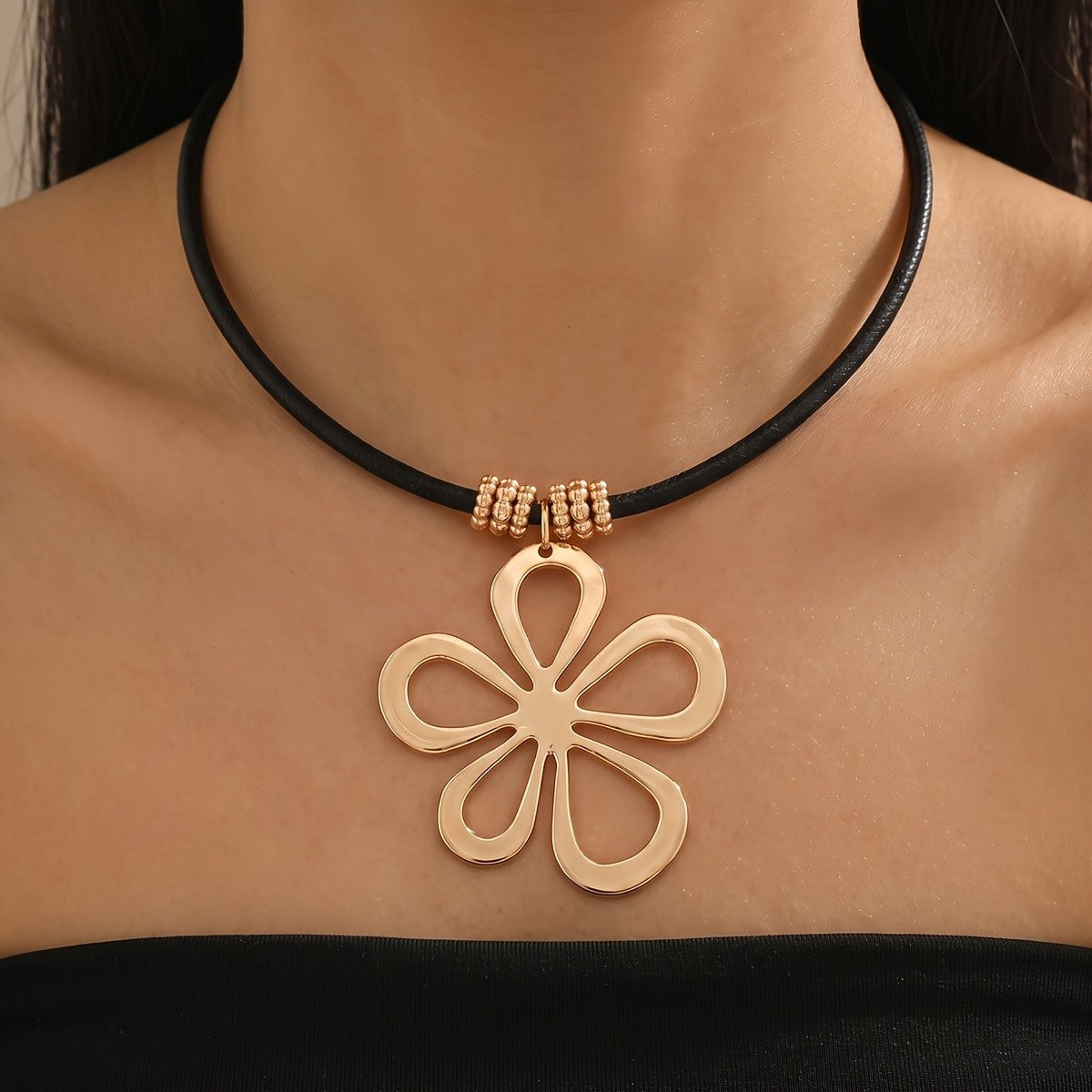 Rope Hollow Flower Necklace