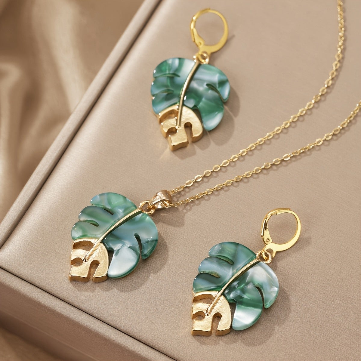 Green Leaf Necklace & Earring Set