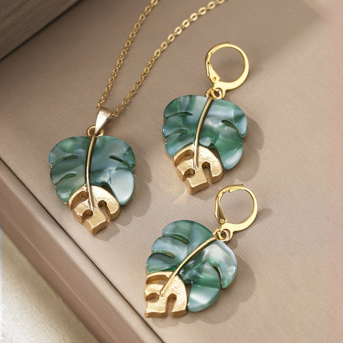 Green Leaf Necklace & Earring Set
