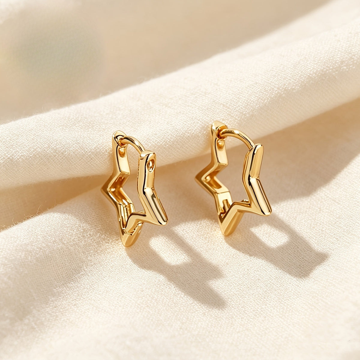 Open Star Outline Stud Earrings