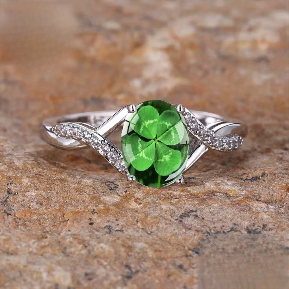 Green Clover Twisted Band Ring
