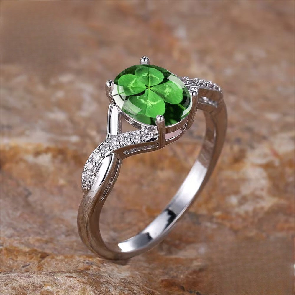 Green Clover Twisted Band Ring