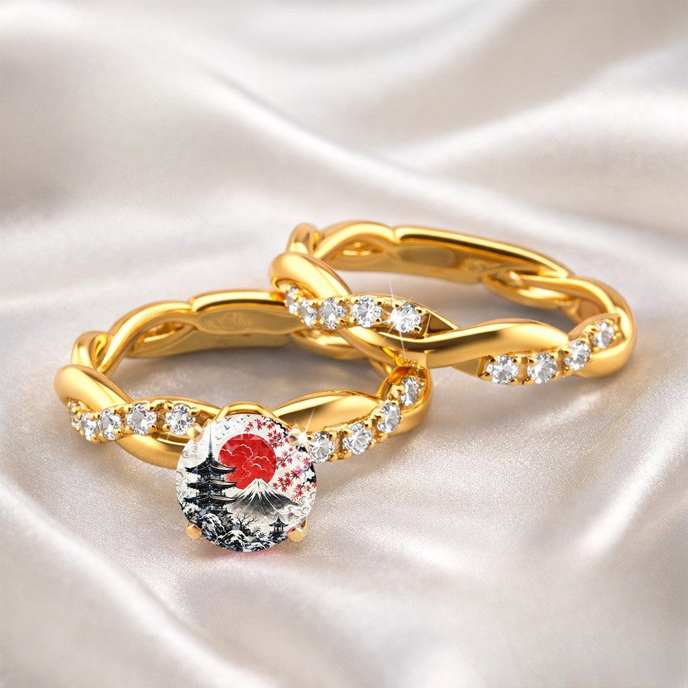 Twisted Band Landscape Ring