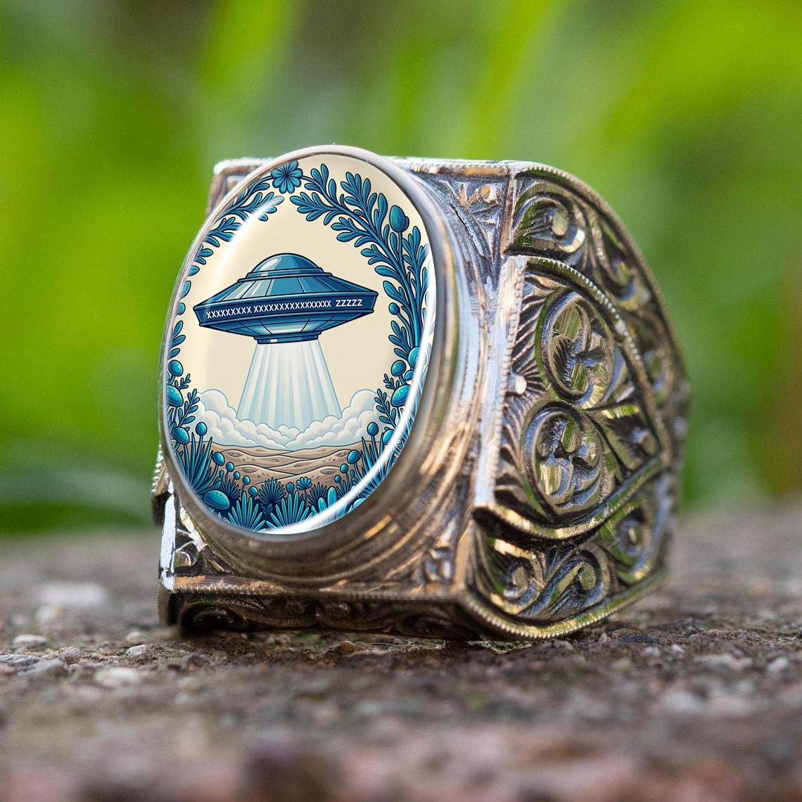 Vintage UFO Cameo Ring