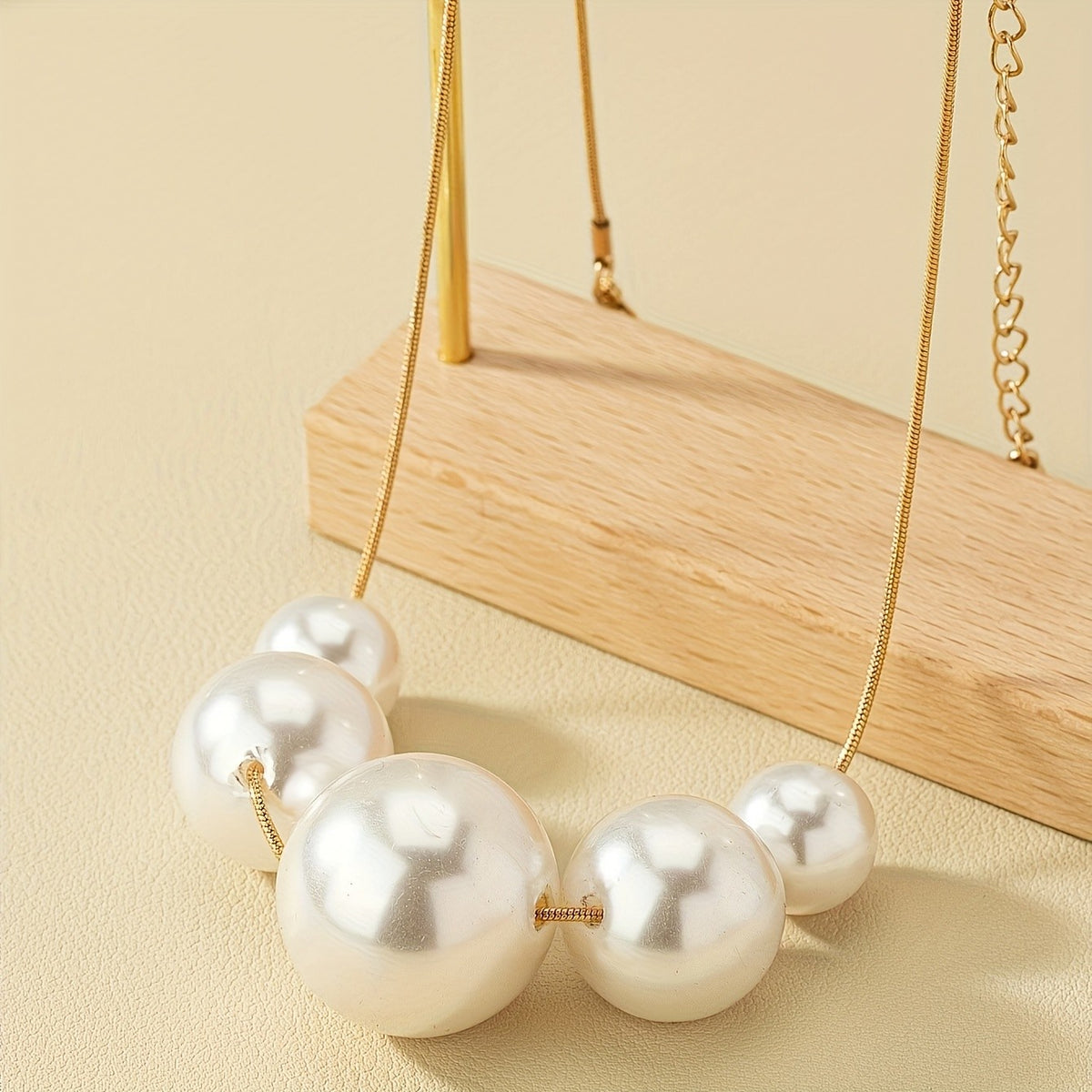 Graduated Pearl Cluster Necklace
