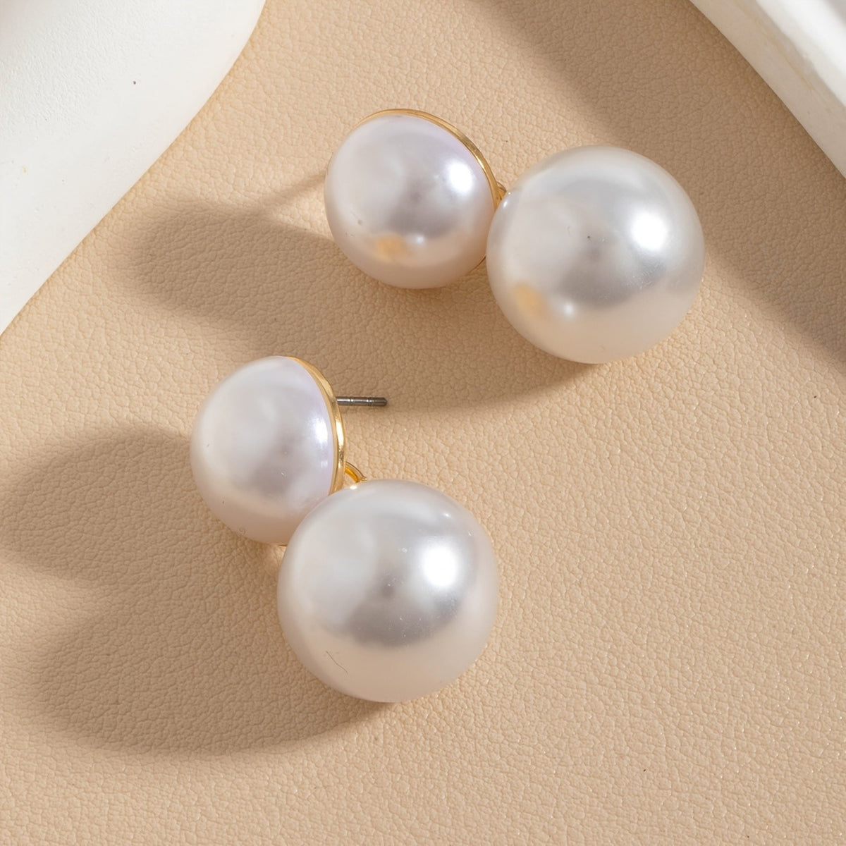 Round Frame Pearl Drop Earrings