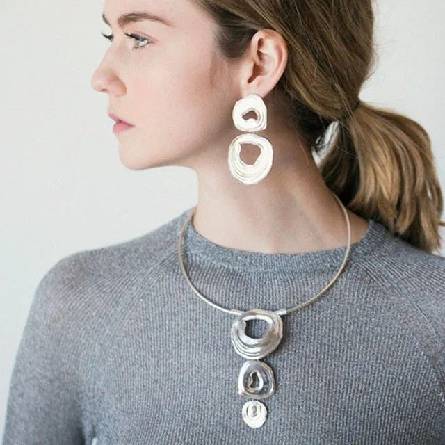 Organic Loop Pendant Necklace