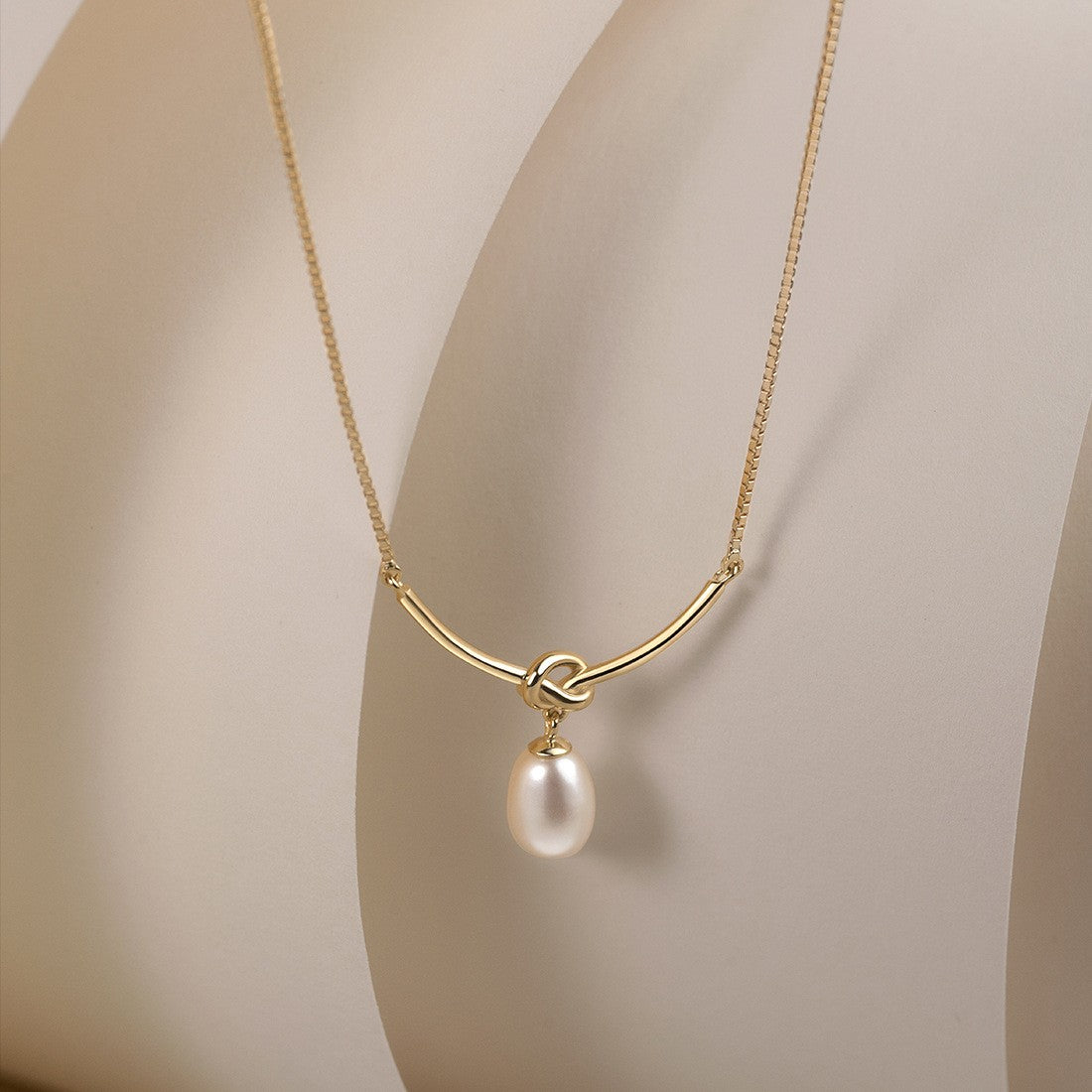 Curved Bar Knot Pearl Necklace