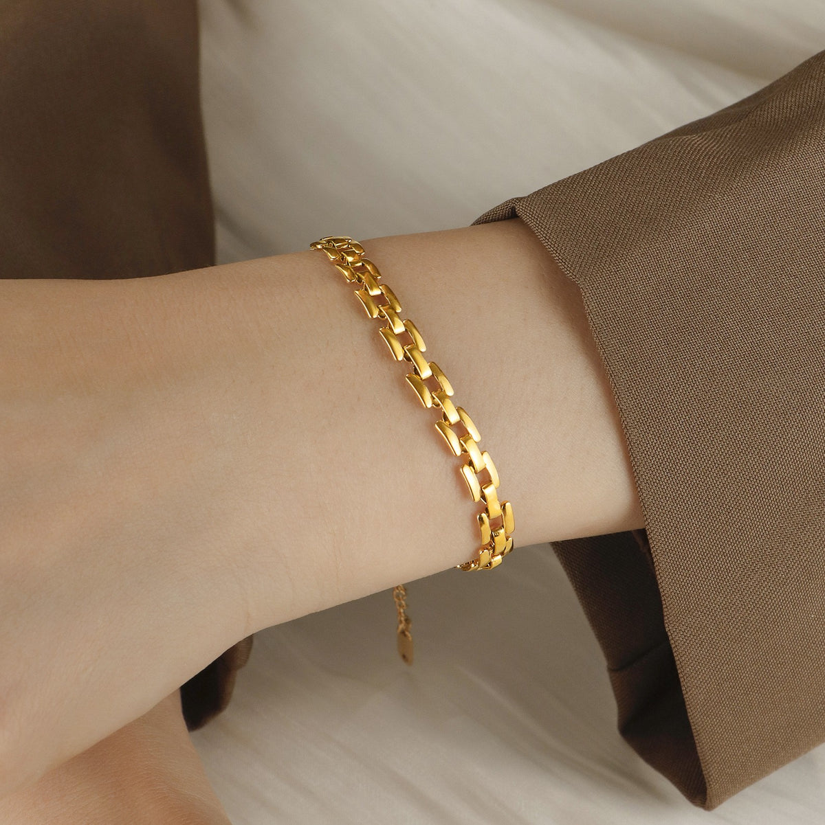 Polished Curved Link Bracelet