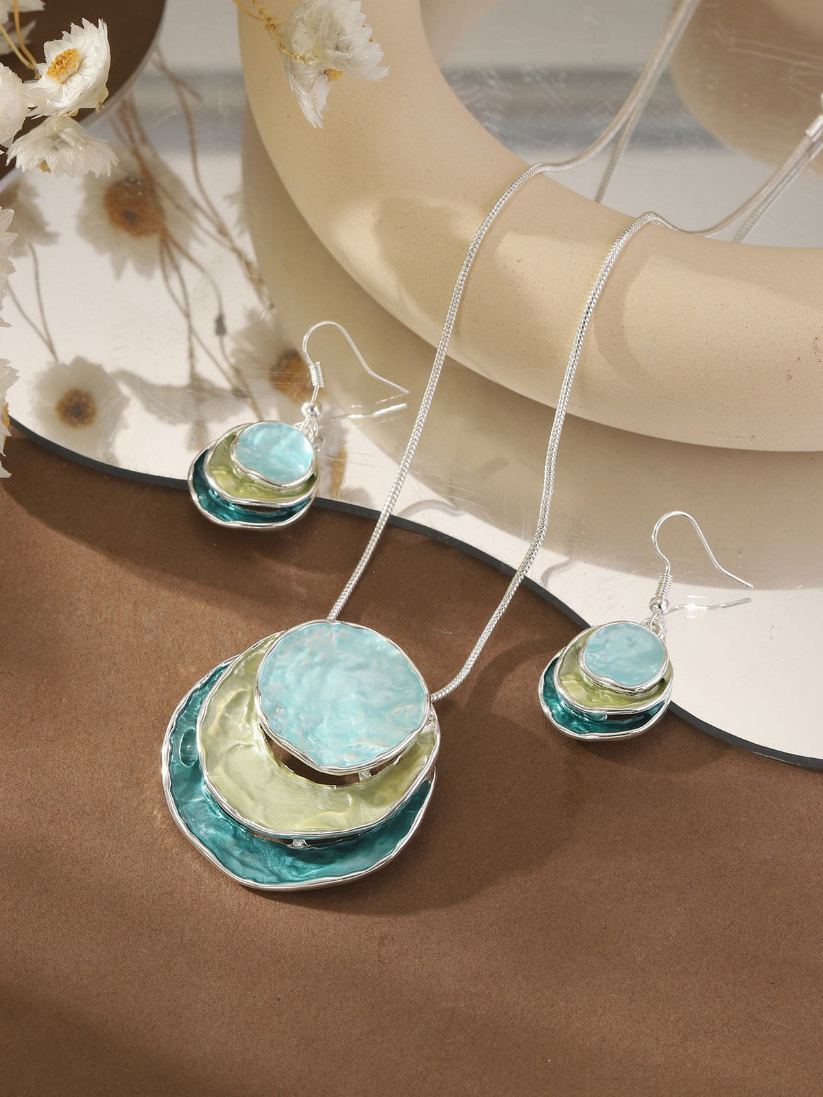 Layered Shell Disc Necklace & Earring Set