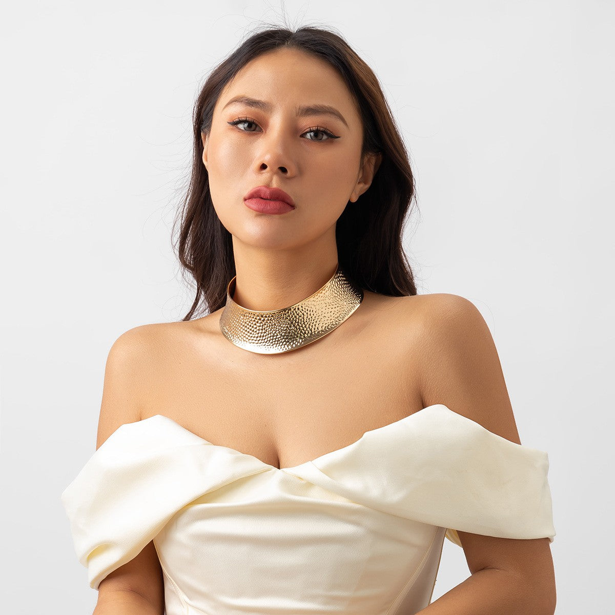 Hammered Metal Collar Necklace