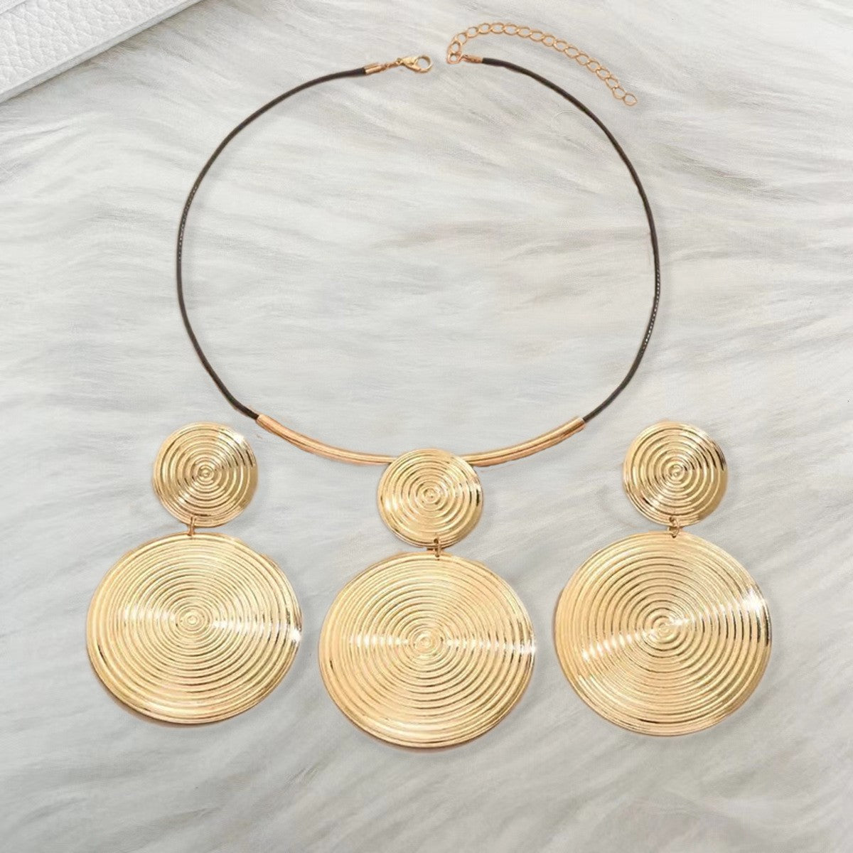 Ribbed Disc Necklace & Earring Set