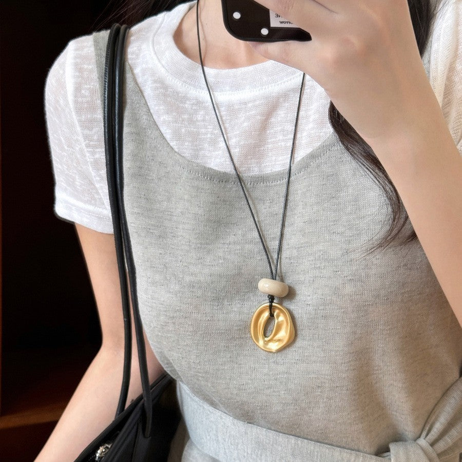 Ivory Bead Irregular Loop Necklace