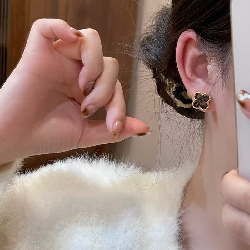 Leopard Clover Pearl Earrings
