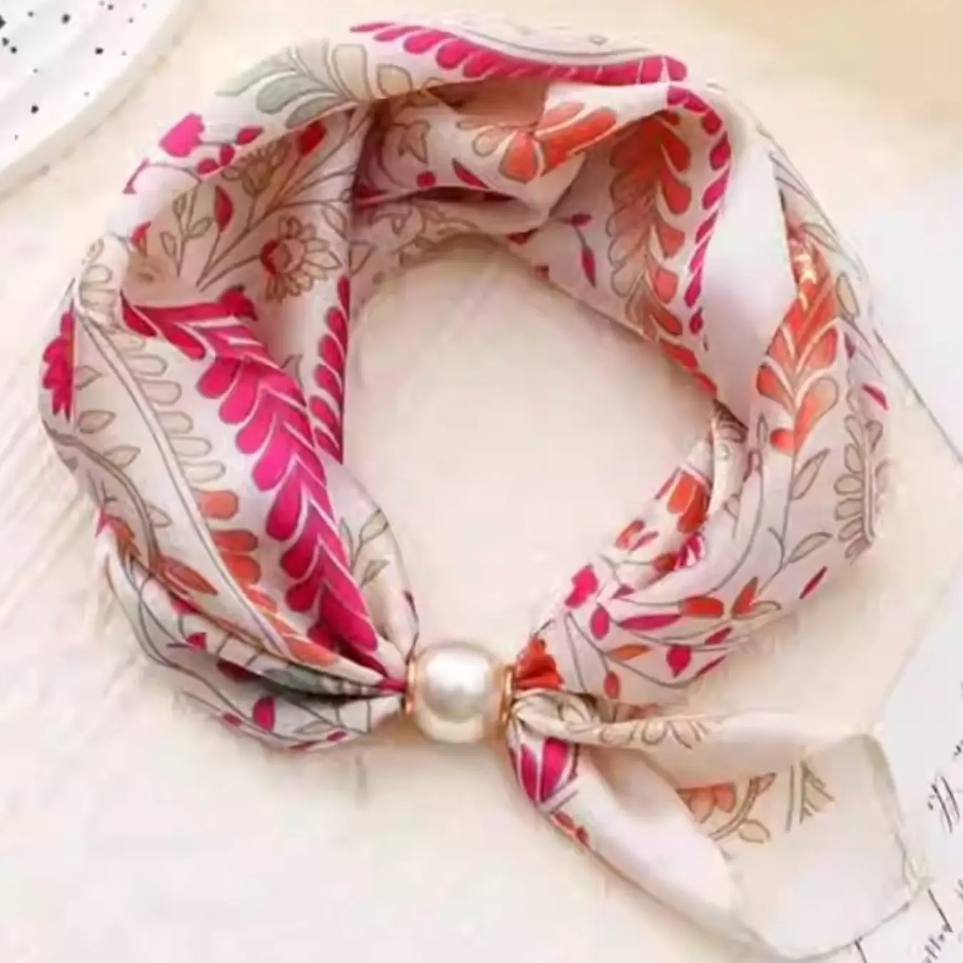 Magnetic Buckle Pearl Necklace