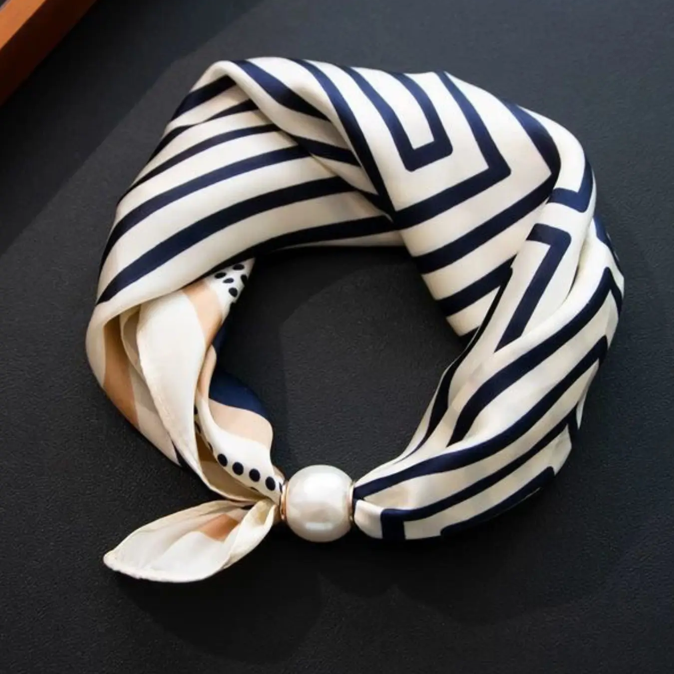 Magnetic Buckle Pearl Necklace