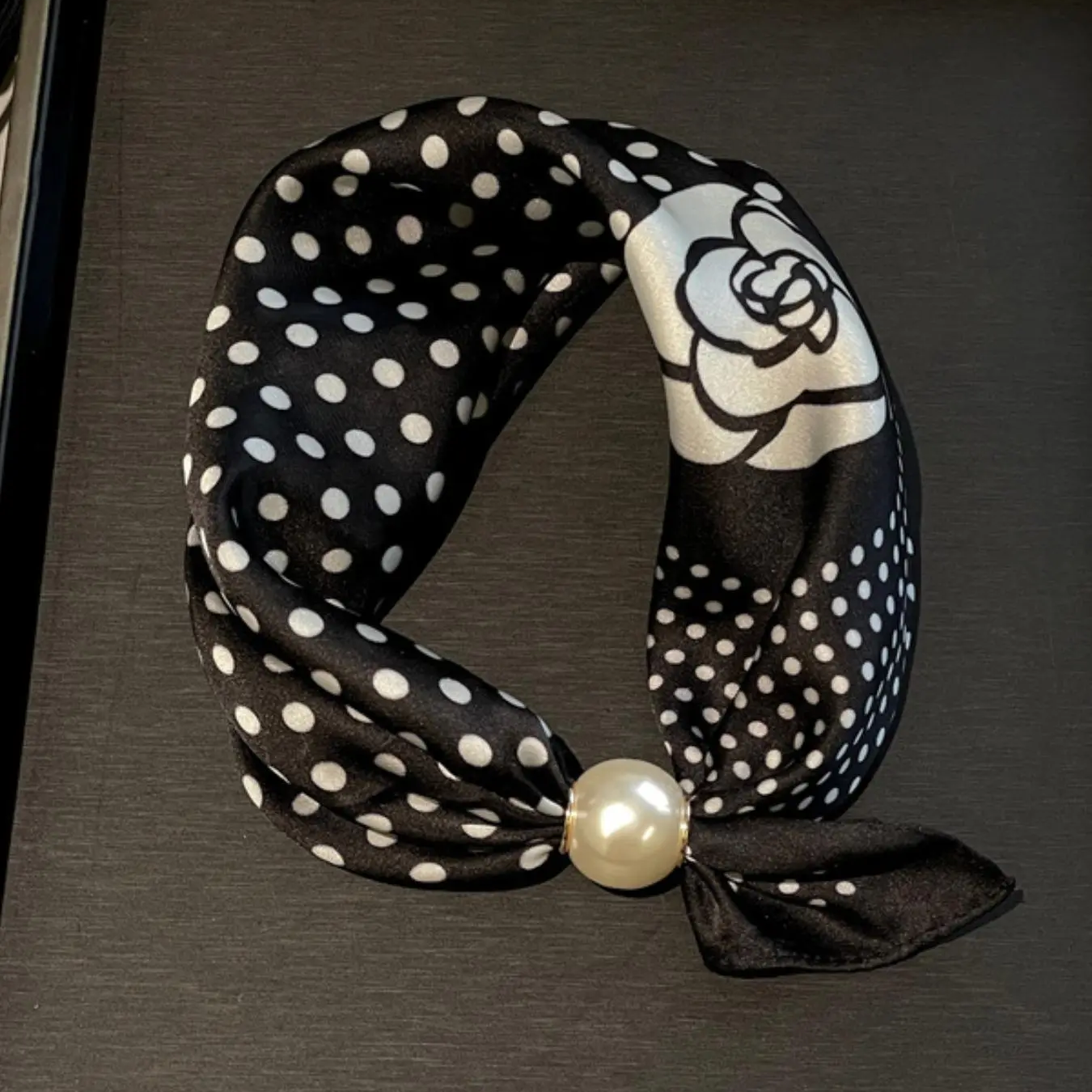 Magnetic Buckle Pearl Necklace