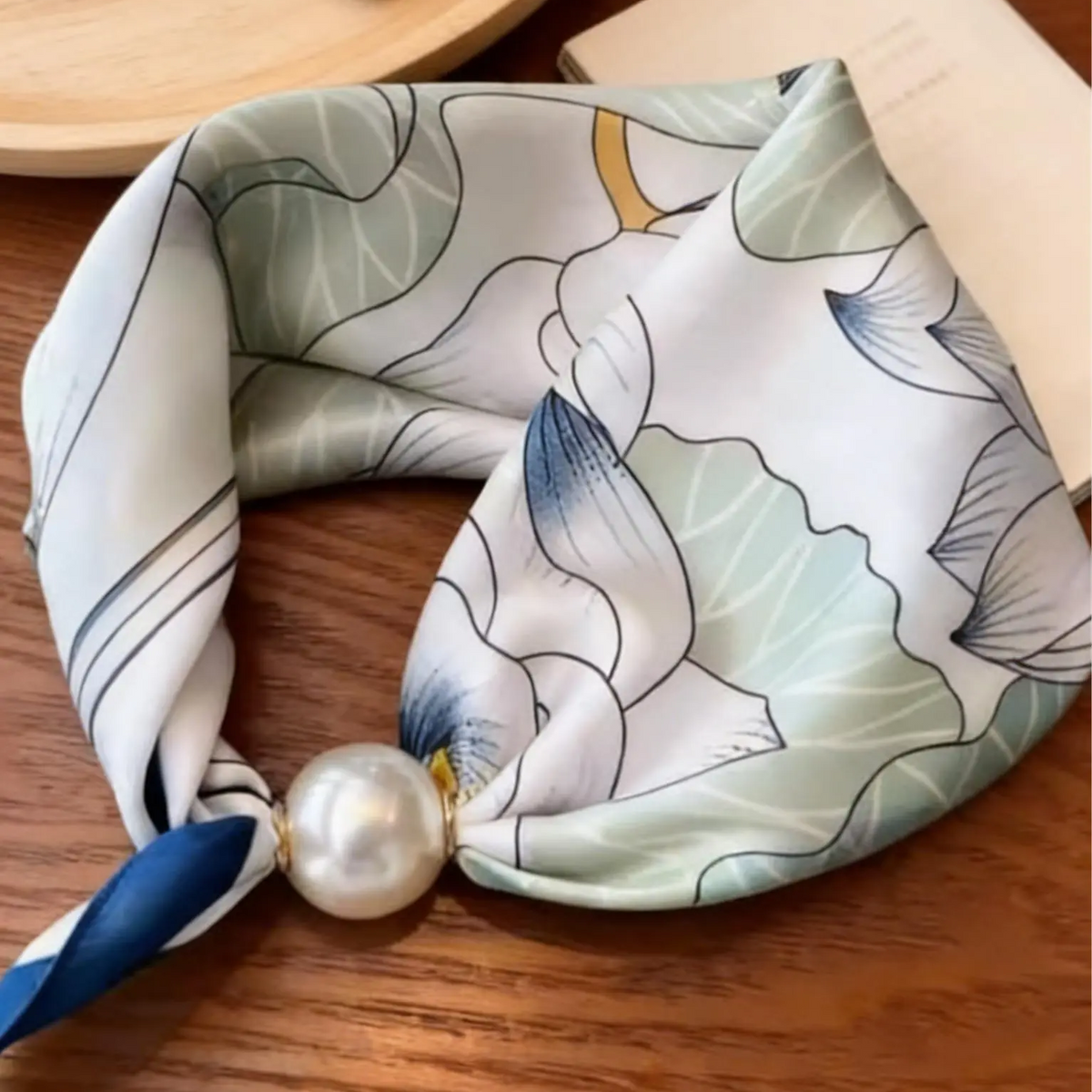 Magnetic Buckle Pearl Necklace