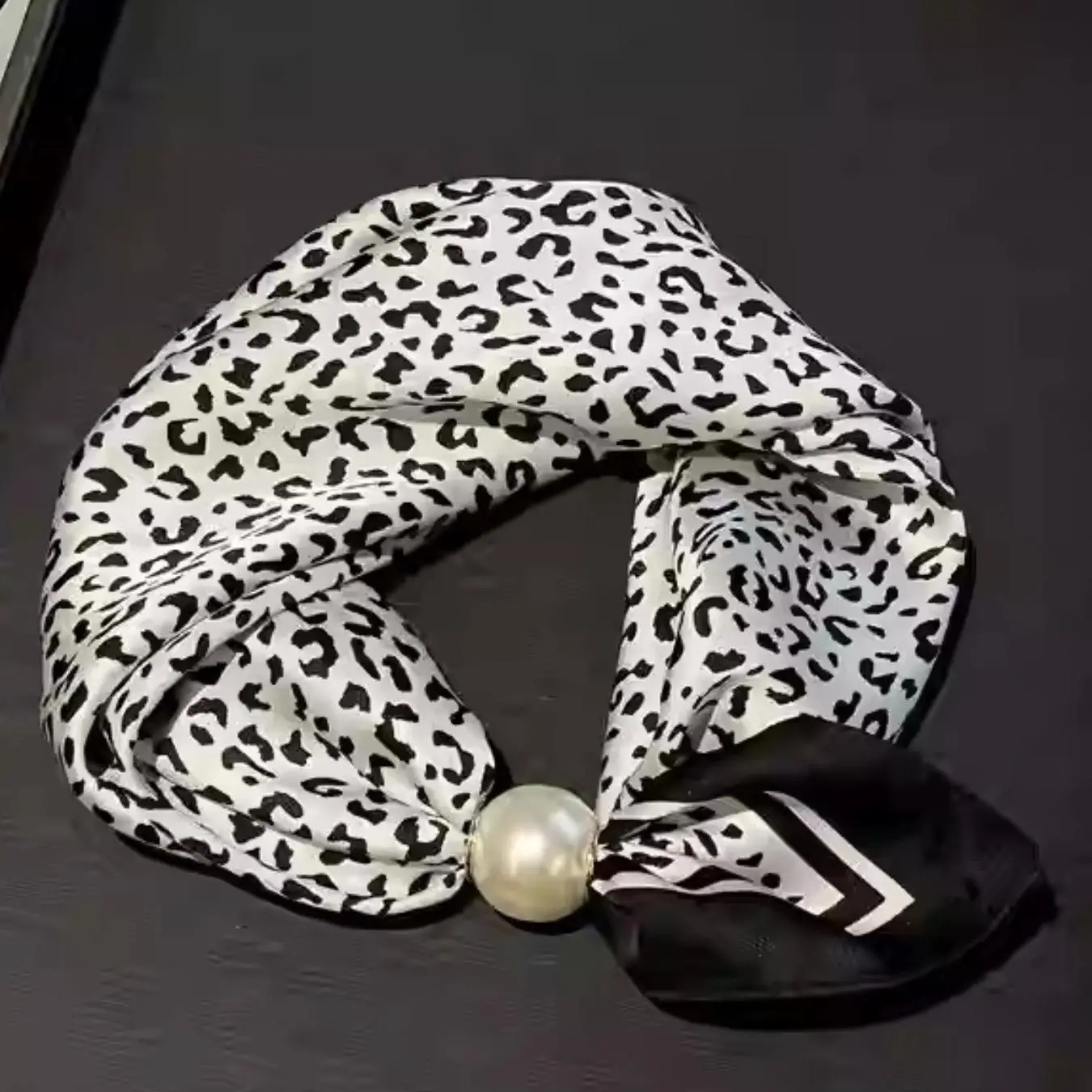 Magnetic Buckle Pearl Necklace