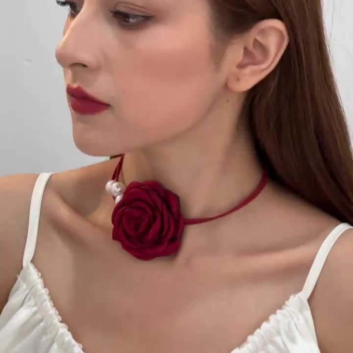 Rose Collarbone Necklace