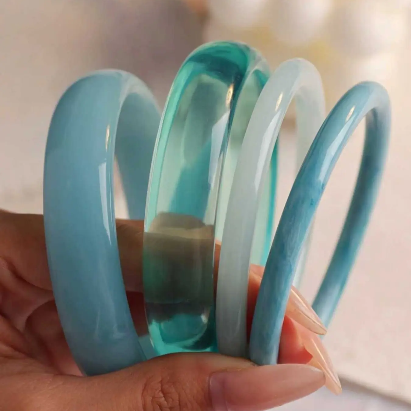 4pc Vintage Resin Bangle Set