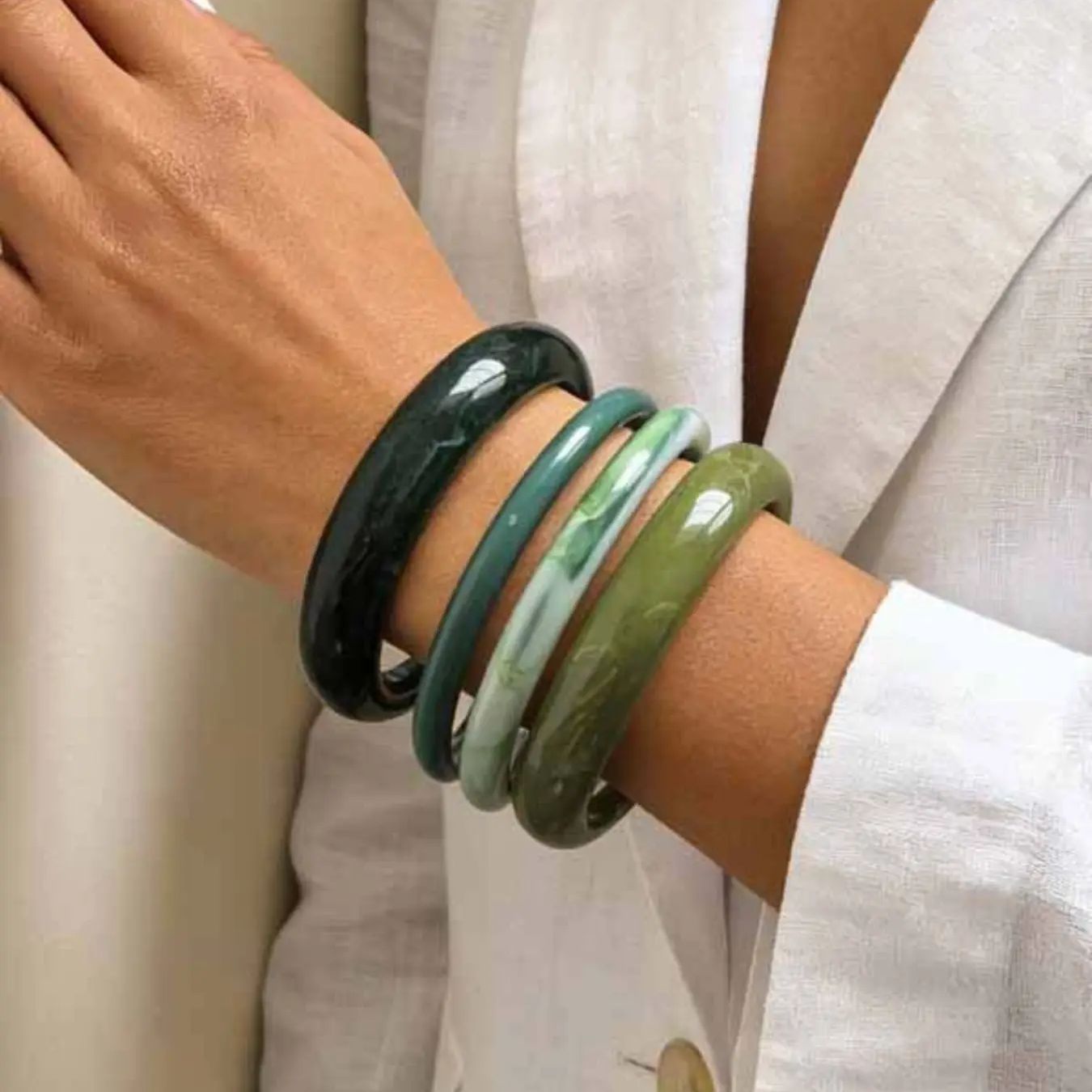 4pc Vintage Resin Bangle Set