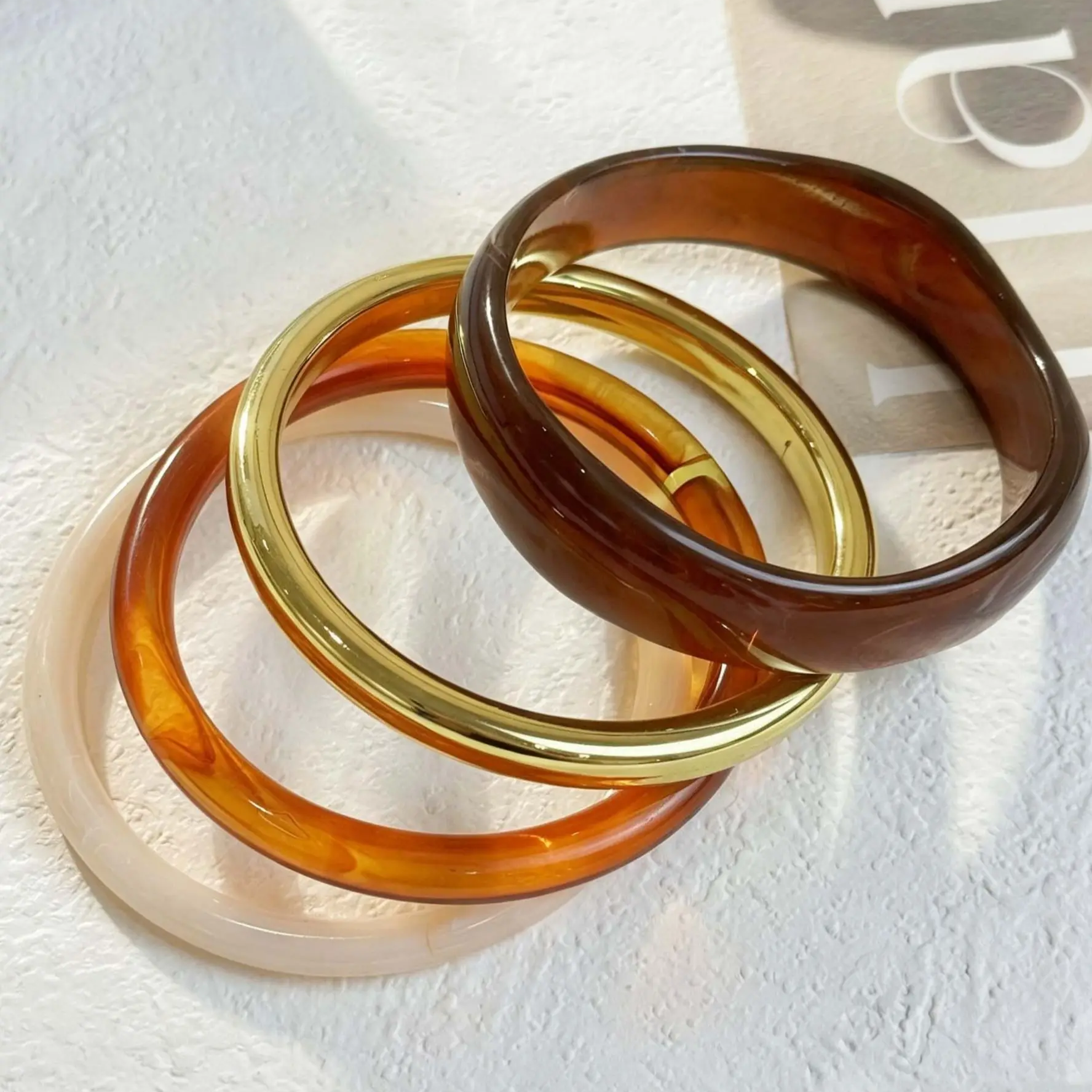 4pc Vintage Resin Bangle Set