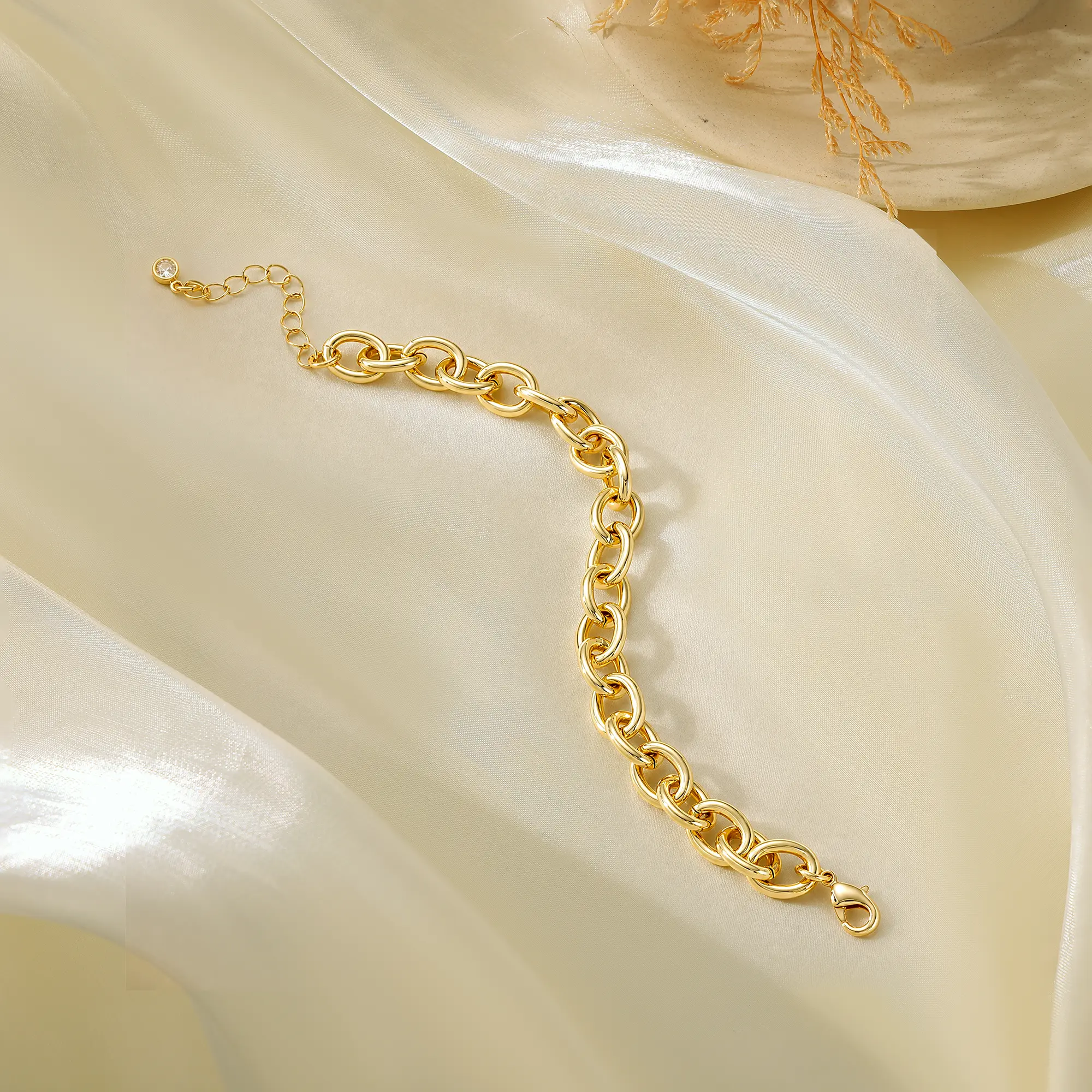 Minimal O Link Bracelet